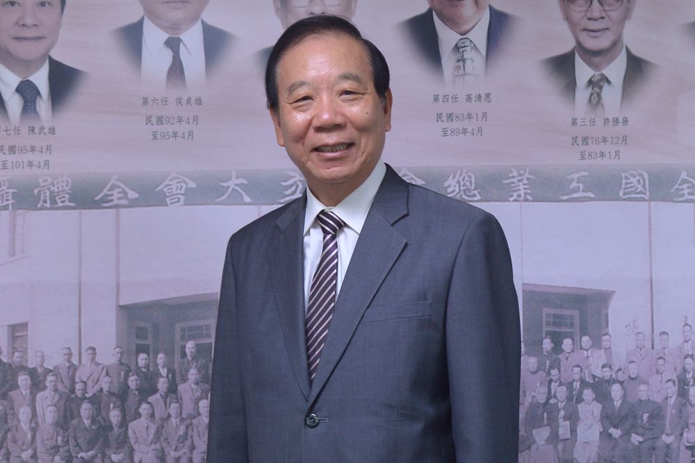 企業與政府間的橋梁｜專訪傑出校友 全國工業總會秘書長 蔡練生學長